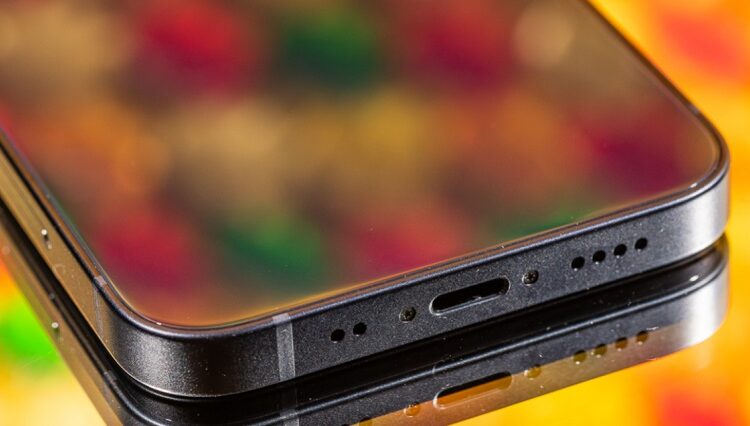 تنظيف سماعة الايفون